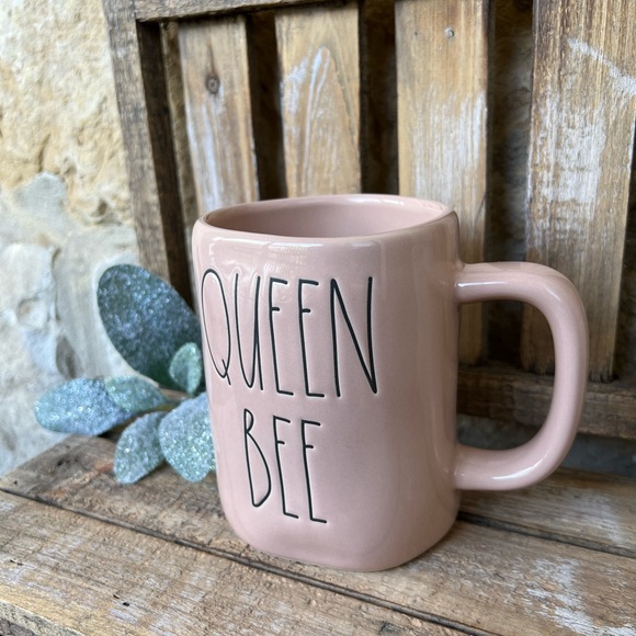 🆕 Rae Dunn | 🐝 "QUEEN BEE" Mug! - Picture 5 of 8